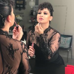 MEET YOUR POSHER JENNIFFER